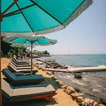 6 By Zula Hotel