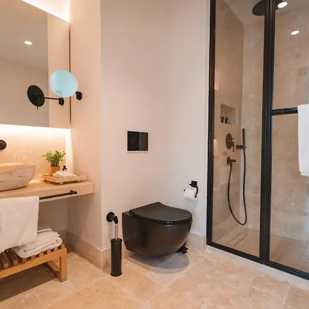 6 By Azumare Hotel Side