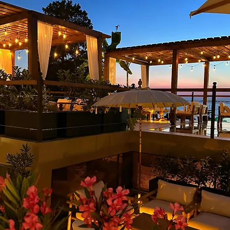 6 By Azumare Hotel *
