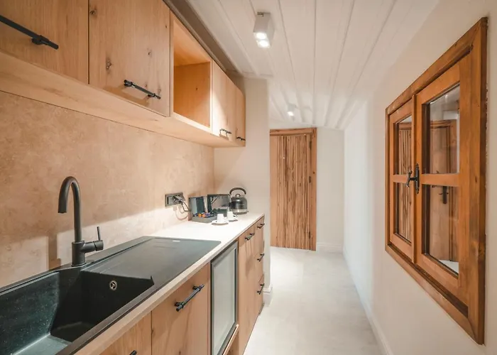 6 By Zula Hotel Side