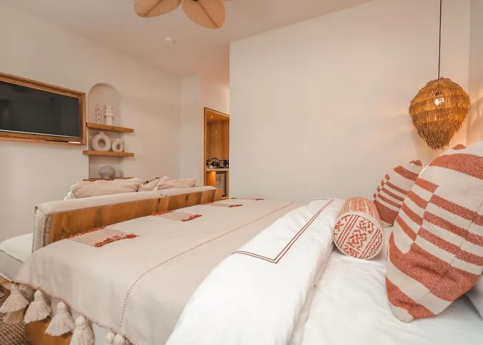 6 By Zula Hotell Side