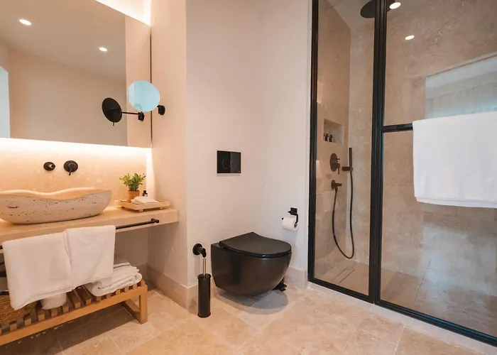 6 By Zula Hotell Side