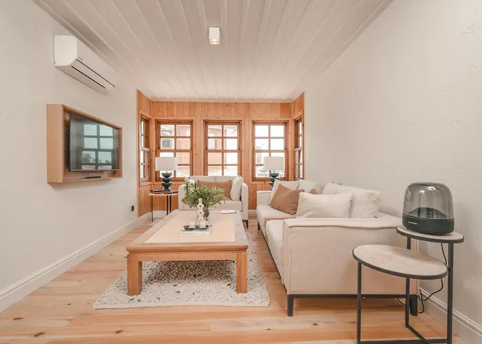 6 By Zula Hotell Side