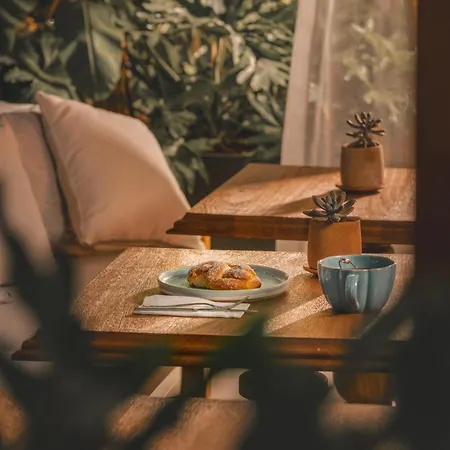 Szálloda 6 By Zula Side