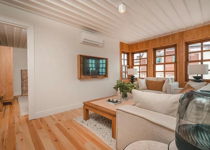 Szálloda 6 By Zula Side